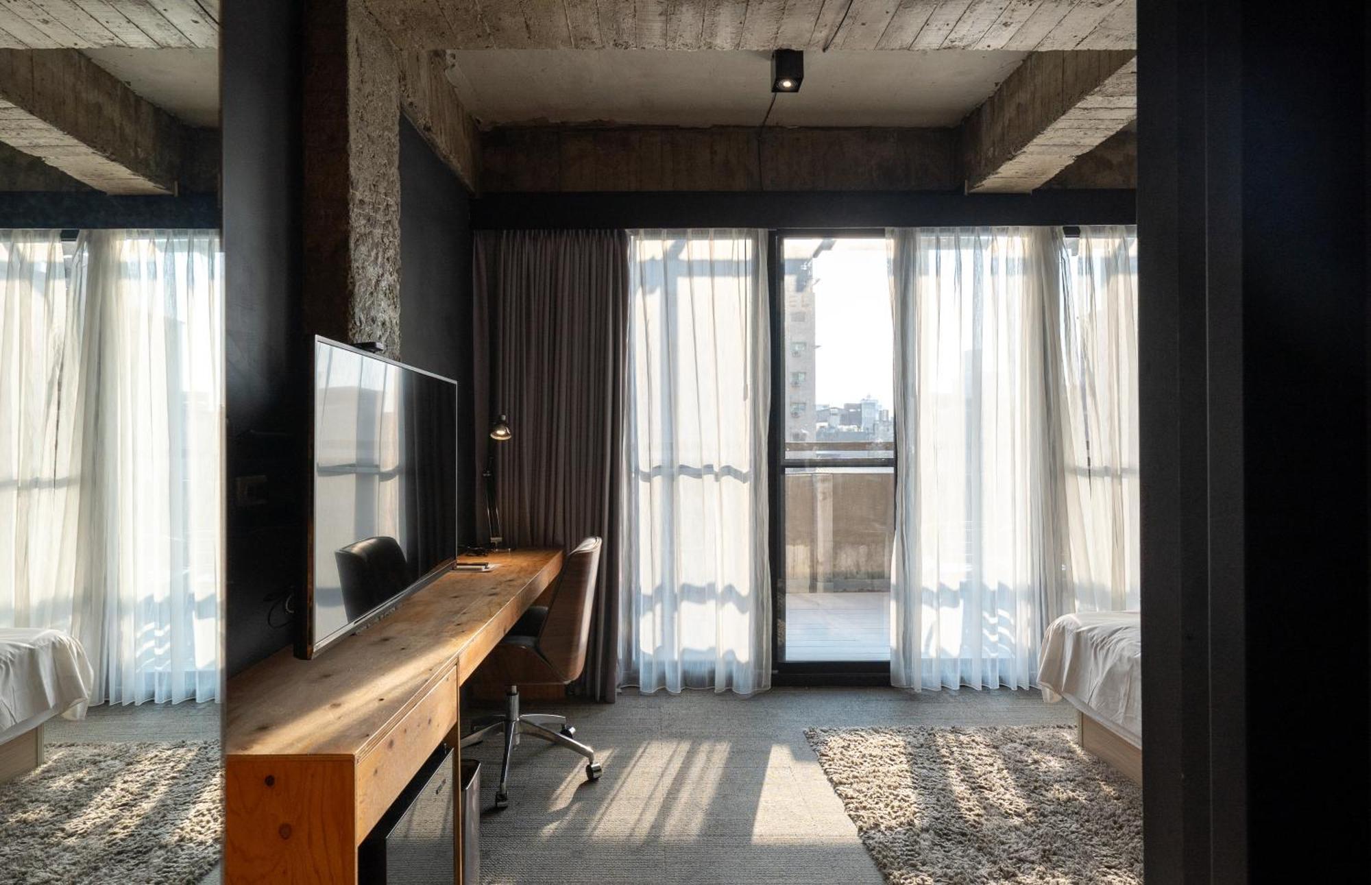 Sof Hotel Taichung Bagian luar foto