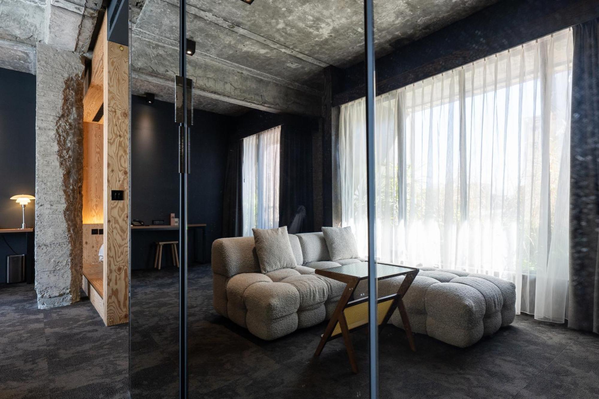 Sof Hotel Taichung Bagian luar foto