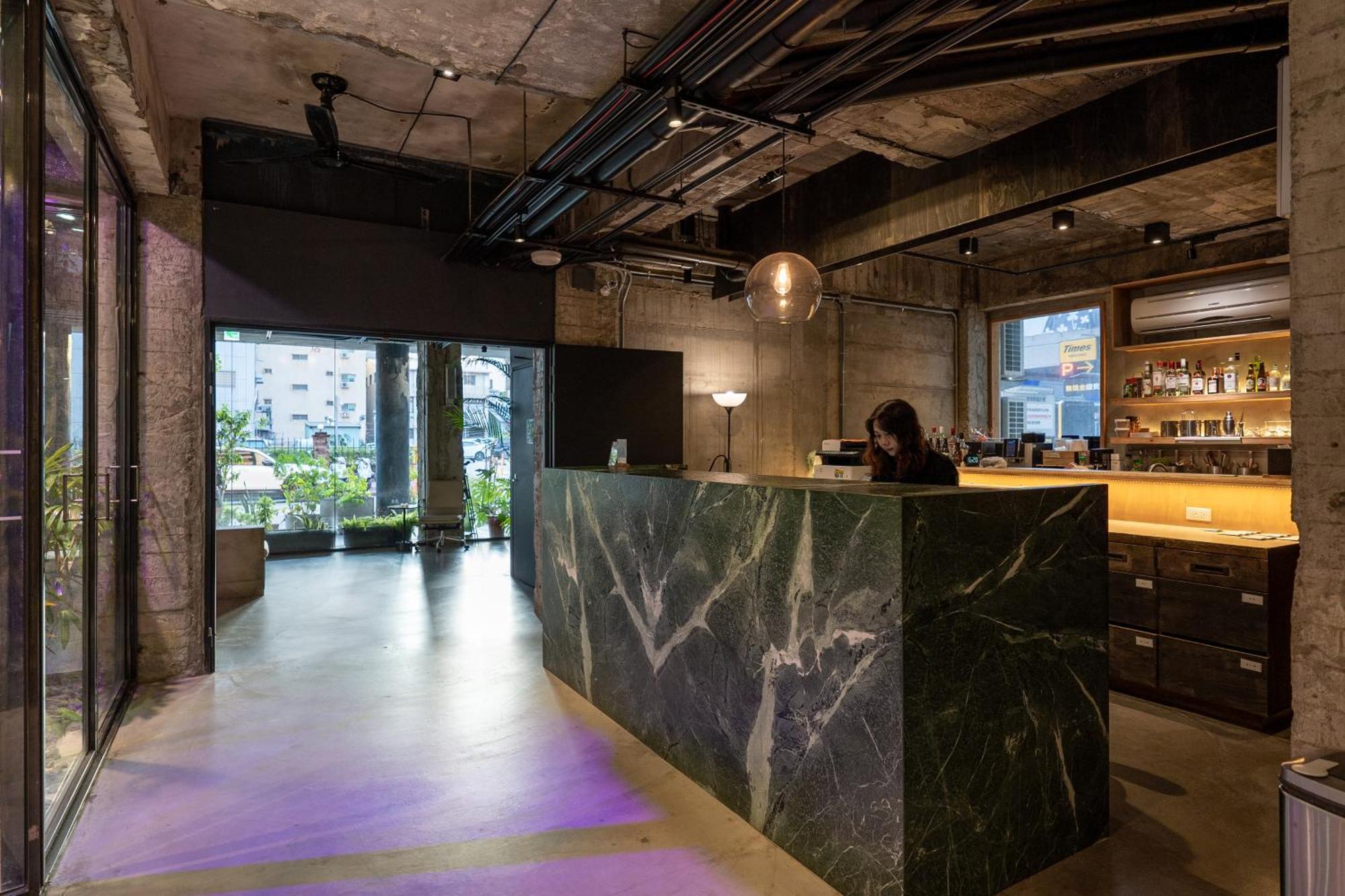 Sof Hotel Taichung Bagian luar foto