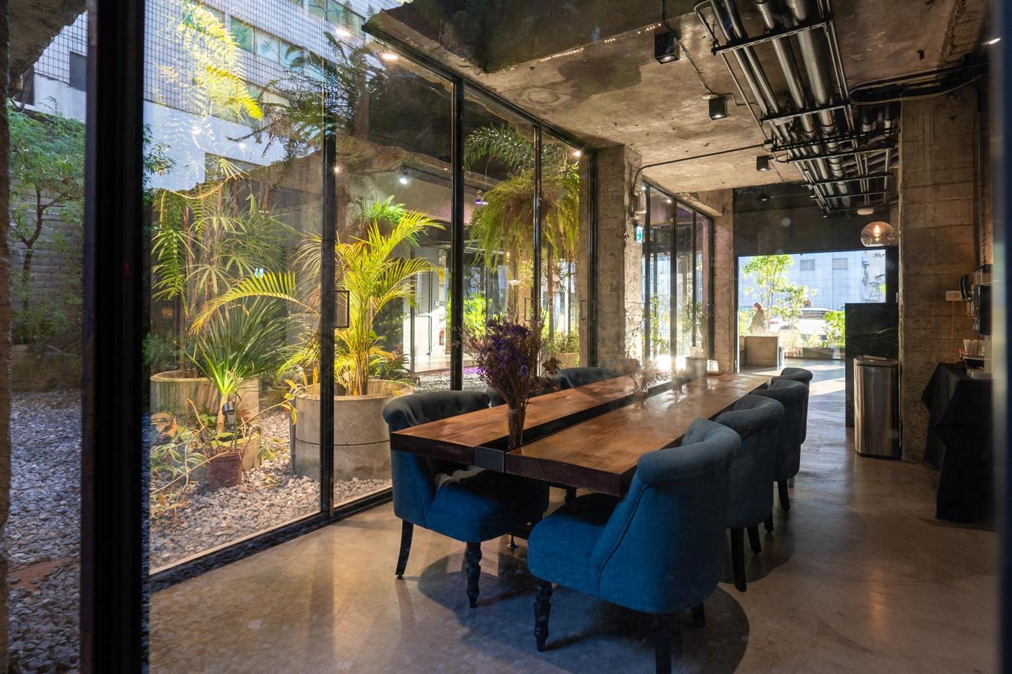 Sof Hotel Taichung Bagian luar foto